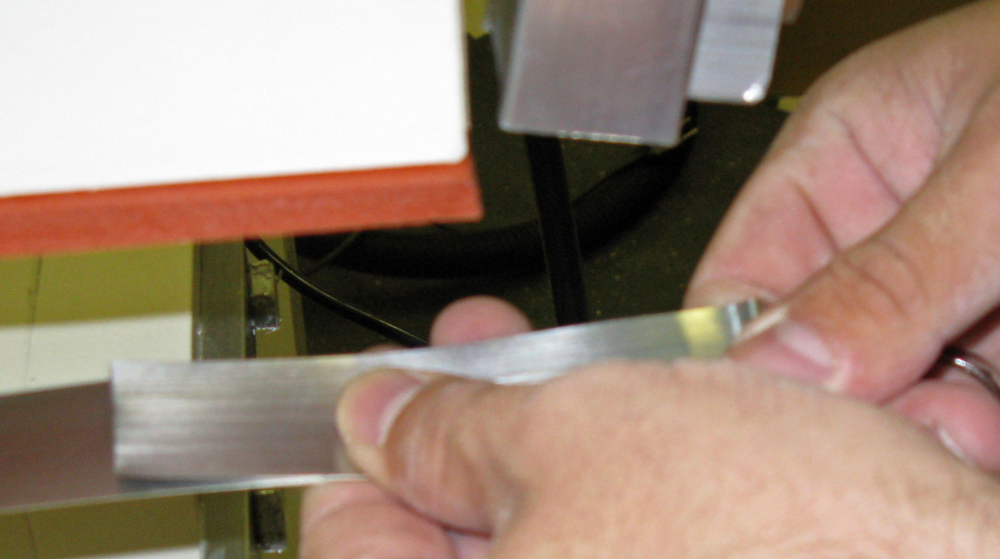 336-iwire-handcrease